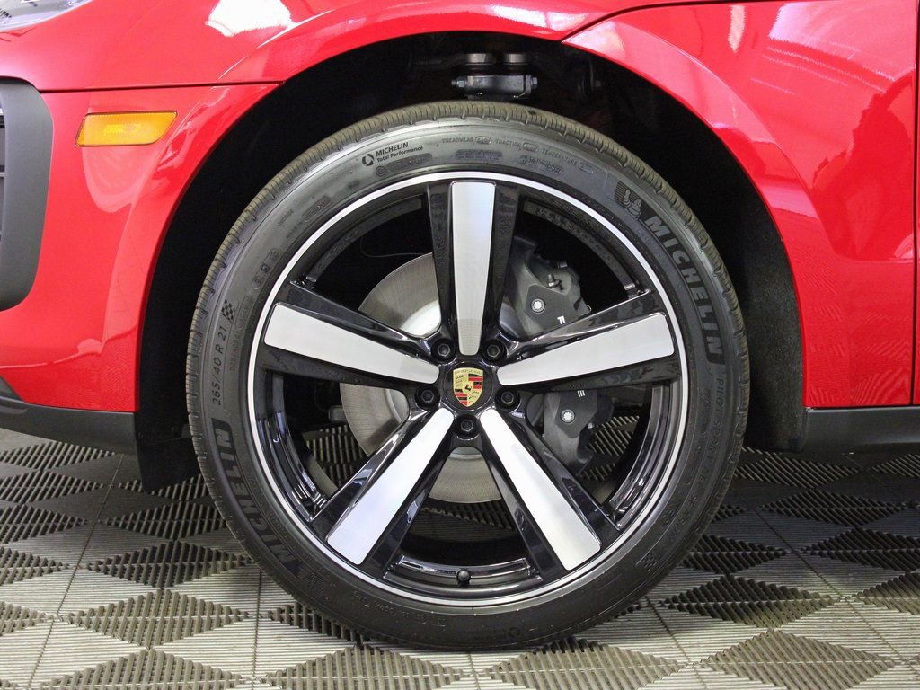 Certified 2025 Porsche Macan image 37