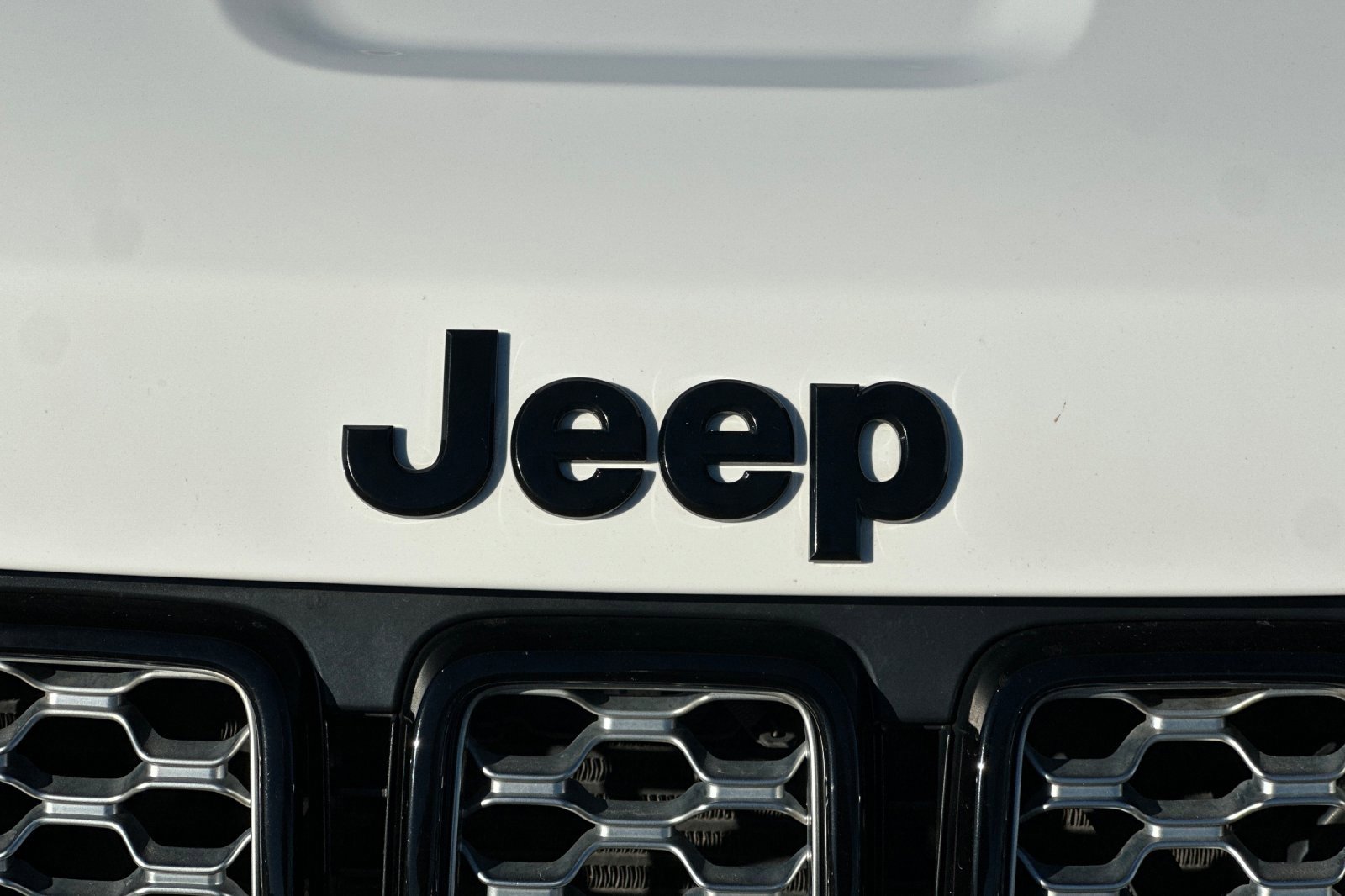 Used 2021 Jeep Grand Cherokee Laredo X image 39