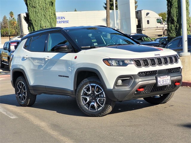 Used 2024 Jeep Compass Trailhawk image 2
