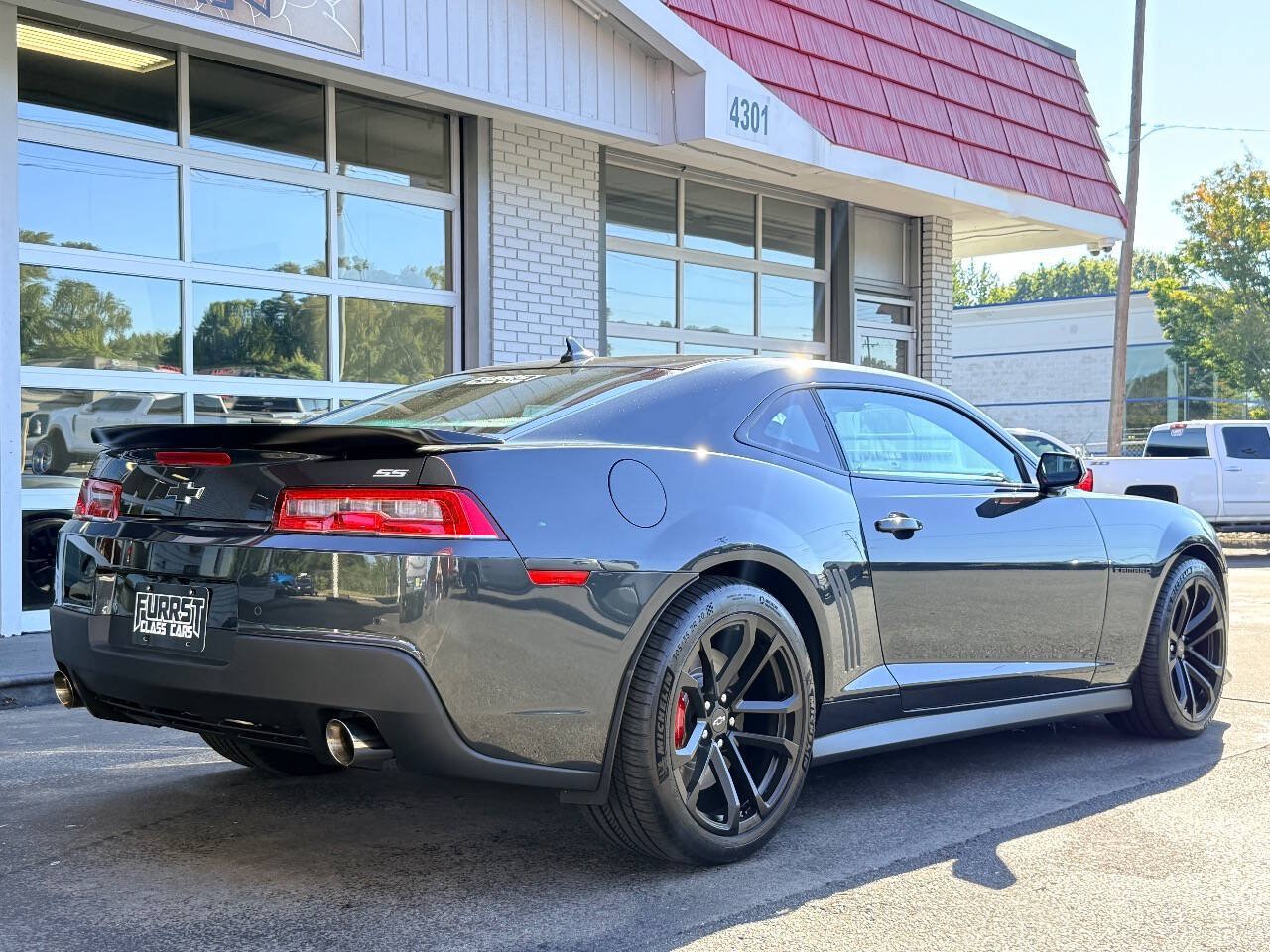 Used 2015 Chevrolet Camaro SS w/ SS Performance Package RWD image 3