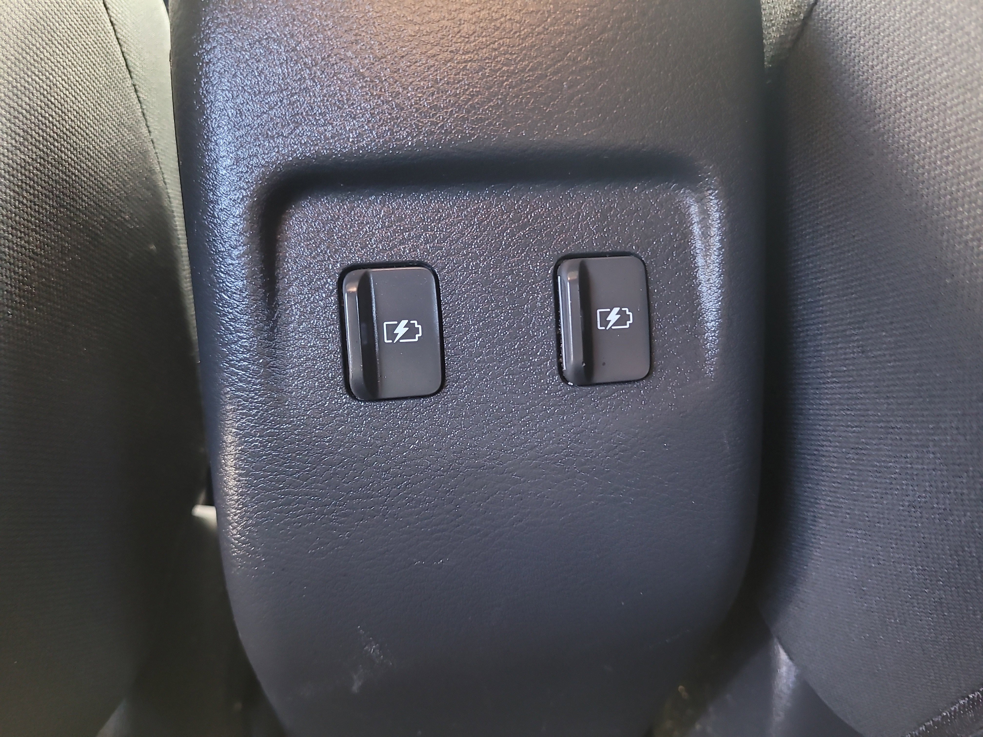 Used 2024 Nissan Kicks SV image 16