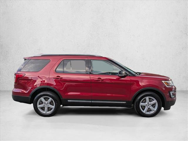 Used 2017 Ford Explorer XLT w/ Equipment Group 202A AWD/4WD image 4