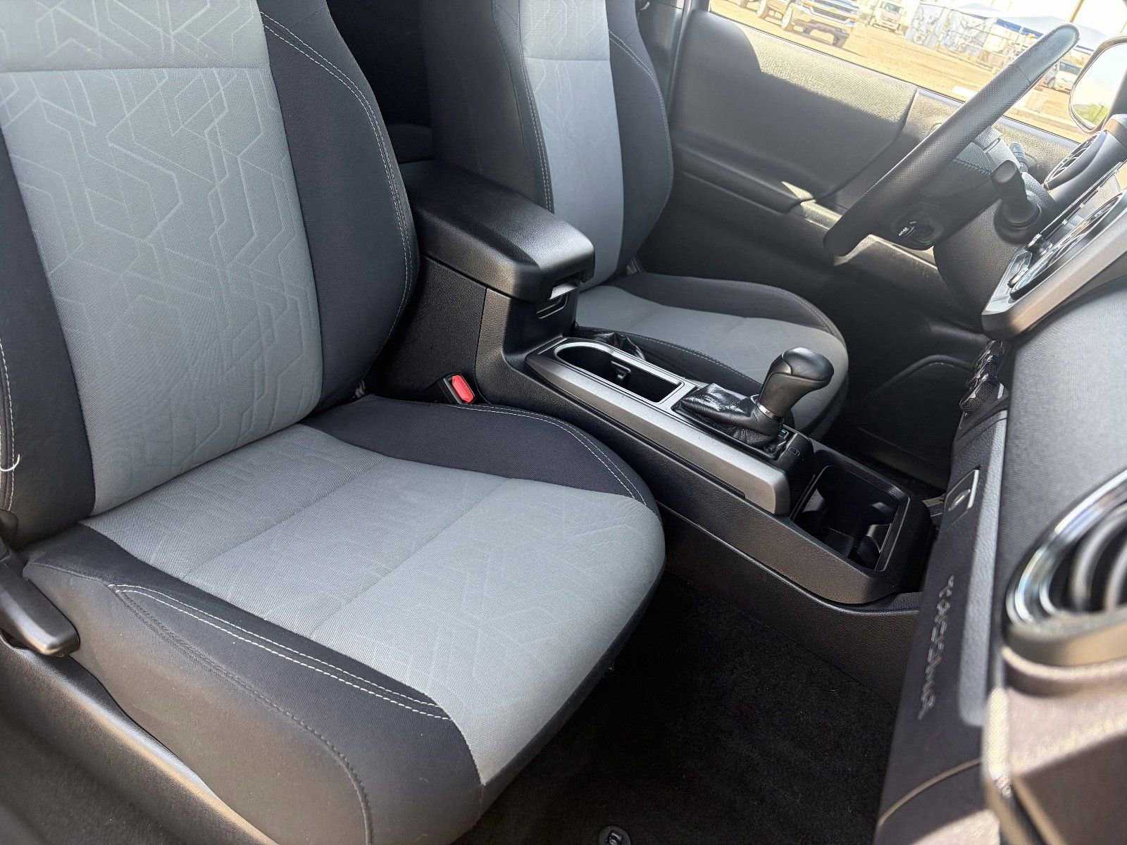 Used 2021 Toyota Tacoma TRD Off-Road w/ Technology Package RWD image 11