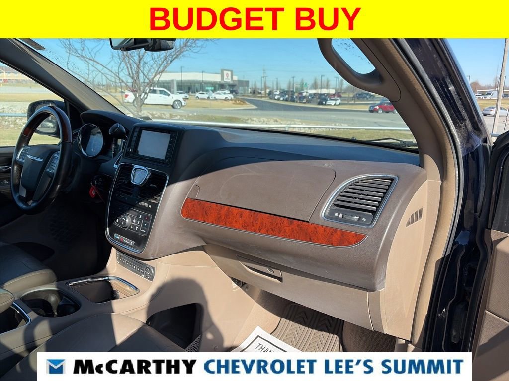 Used 2012 Chrysler Town & Country Limited w/ Luxury Group image 28