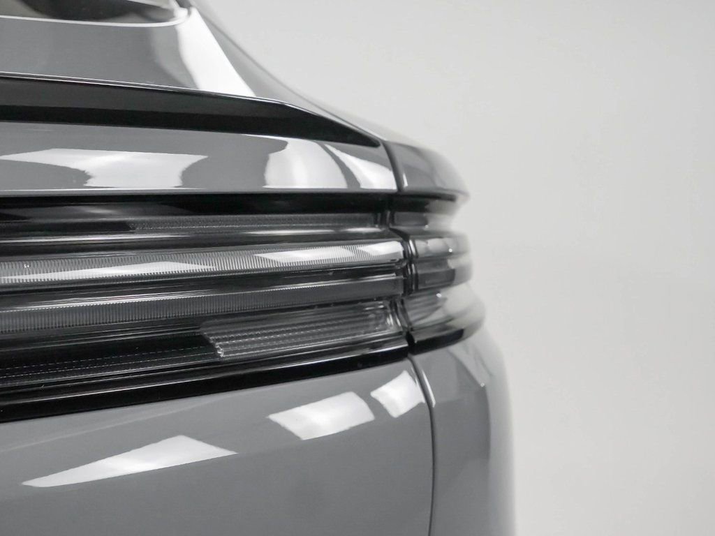 Certified 2025 Porsche Cayenne Coupe image 12