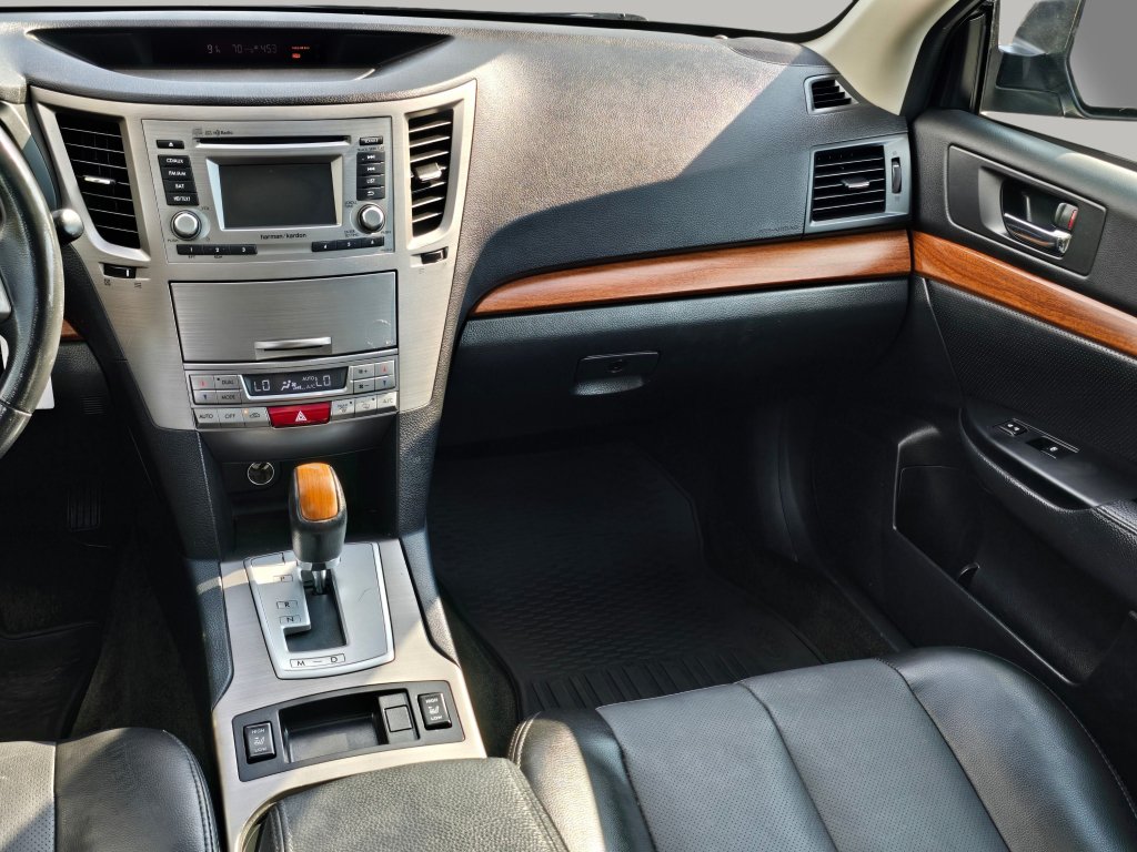 Used 2013 Subaru Outback 2.5i Limited w/ Moonroof Pkg AWD/4WD image 4