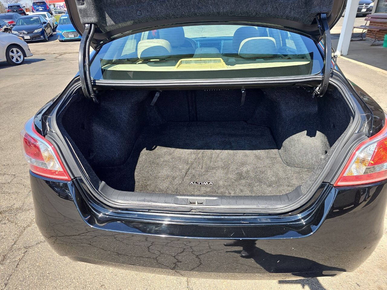 Used 2013 Nissan Altima 2.5 SL w/ Technology Pkg FWD image 11