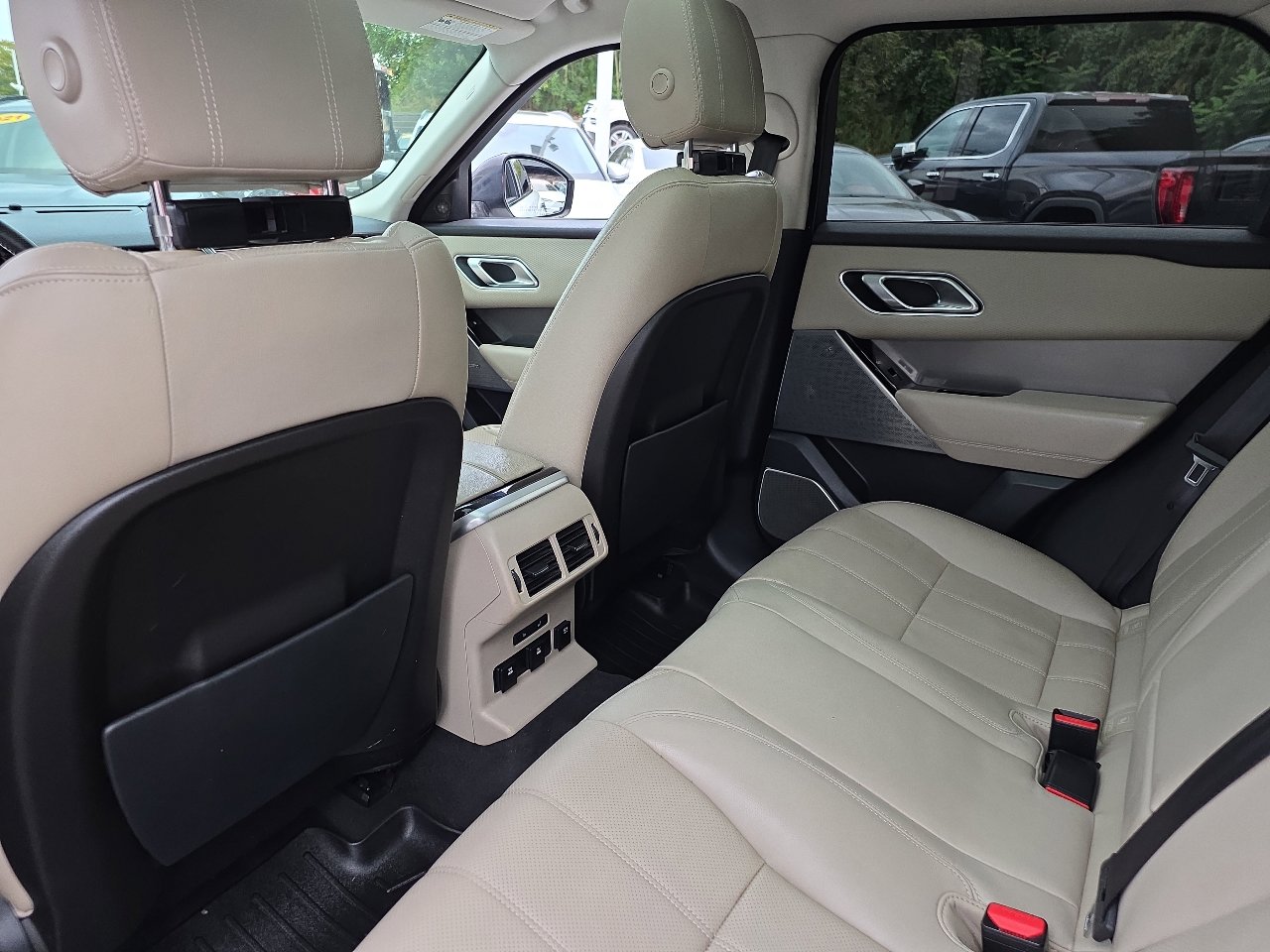 Used 2018 Land Rover Range Rover Velar S image 61