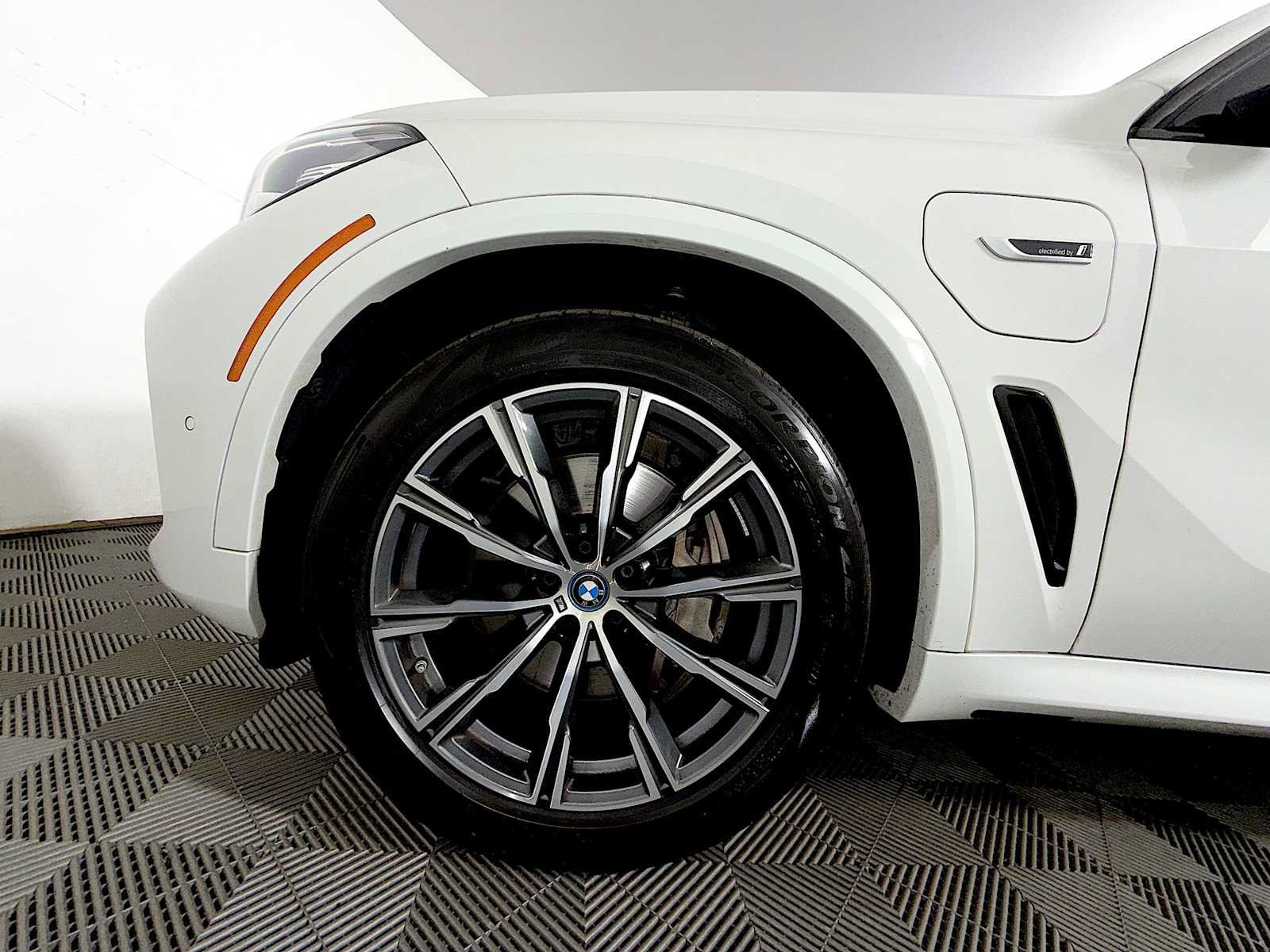 Used 2023 BMW X5 xDrive45e w/ M Sport Package AWD/4WD image 8