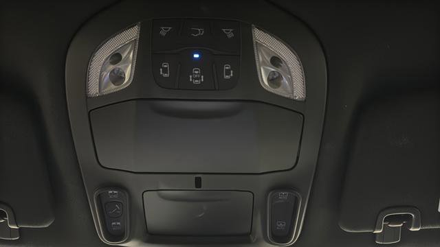 Used 2025 Chrysler Pacifica Limited image 19