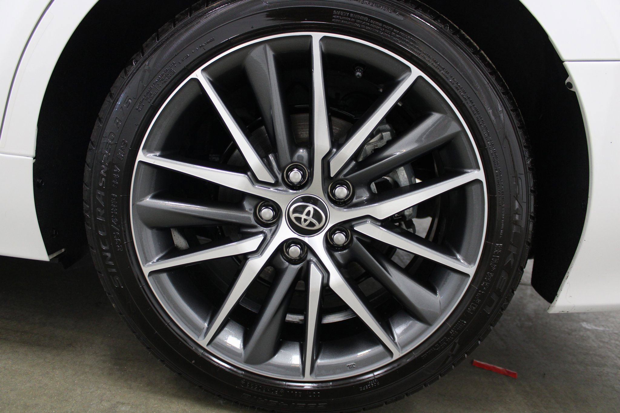 Used 2023 Toyota Camry XLE image 9