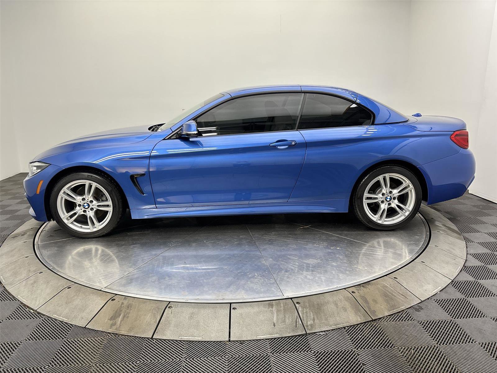 Used 2019 BMW 430i xDrive Convertible w/ M Sport Package AWD/4WD image 16