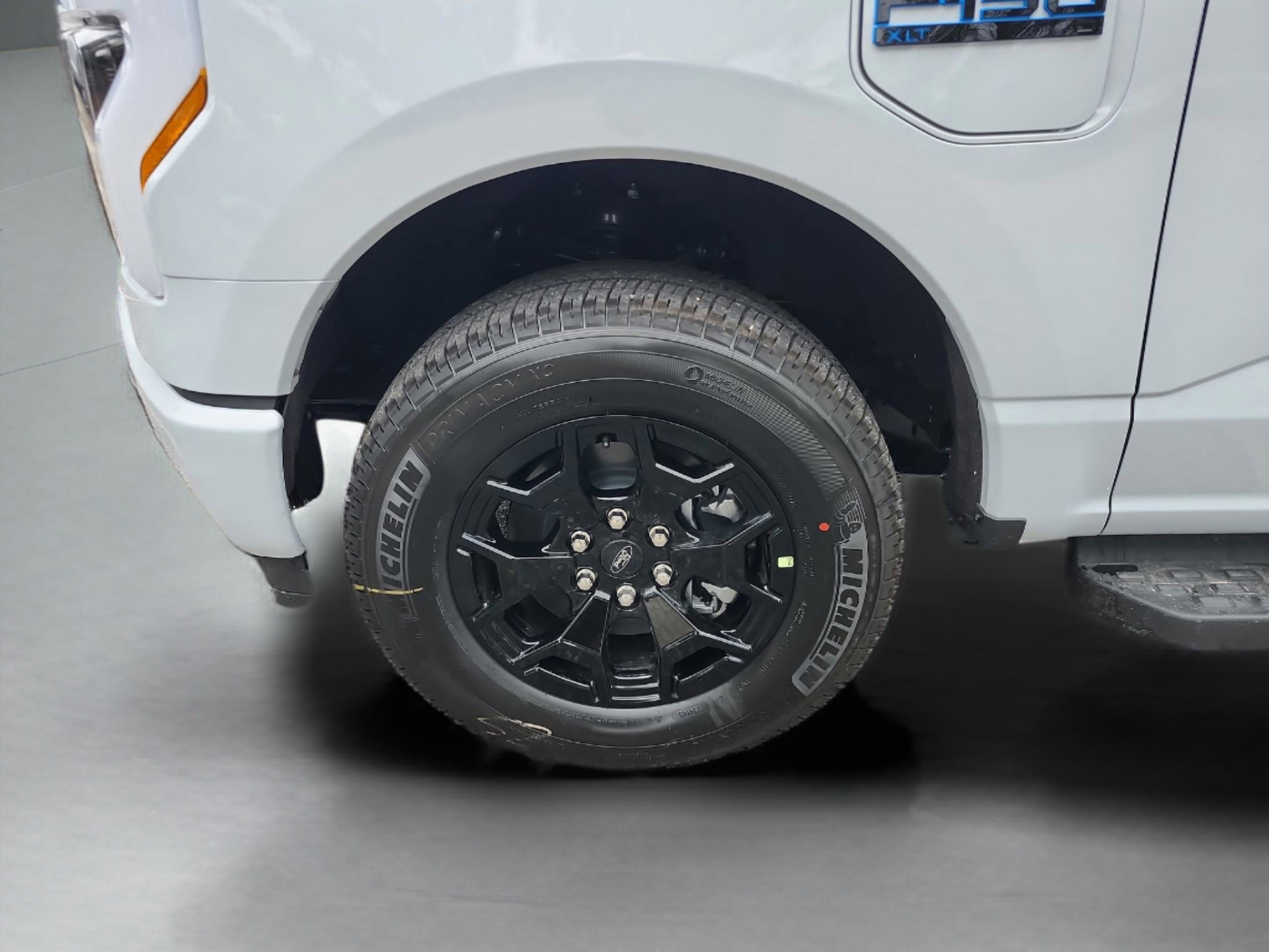 New 2025 Ford F150 Lightning XLT image 24