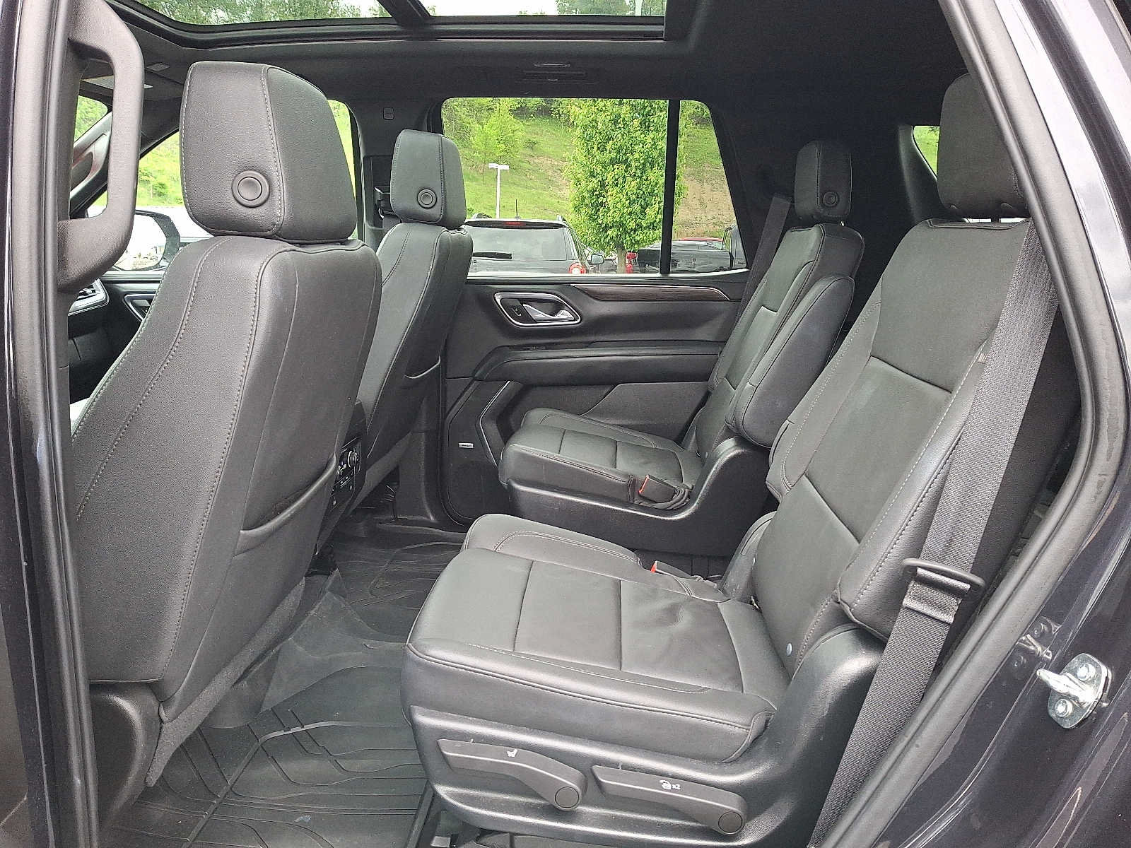 Used 2023 Chevrolet Tahoe Z71 w/ Luxury Package AWD/4WD image 10