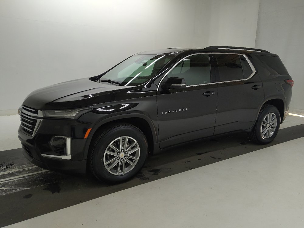 Used 2023 Chevrolet Traverse LT image 2