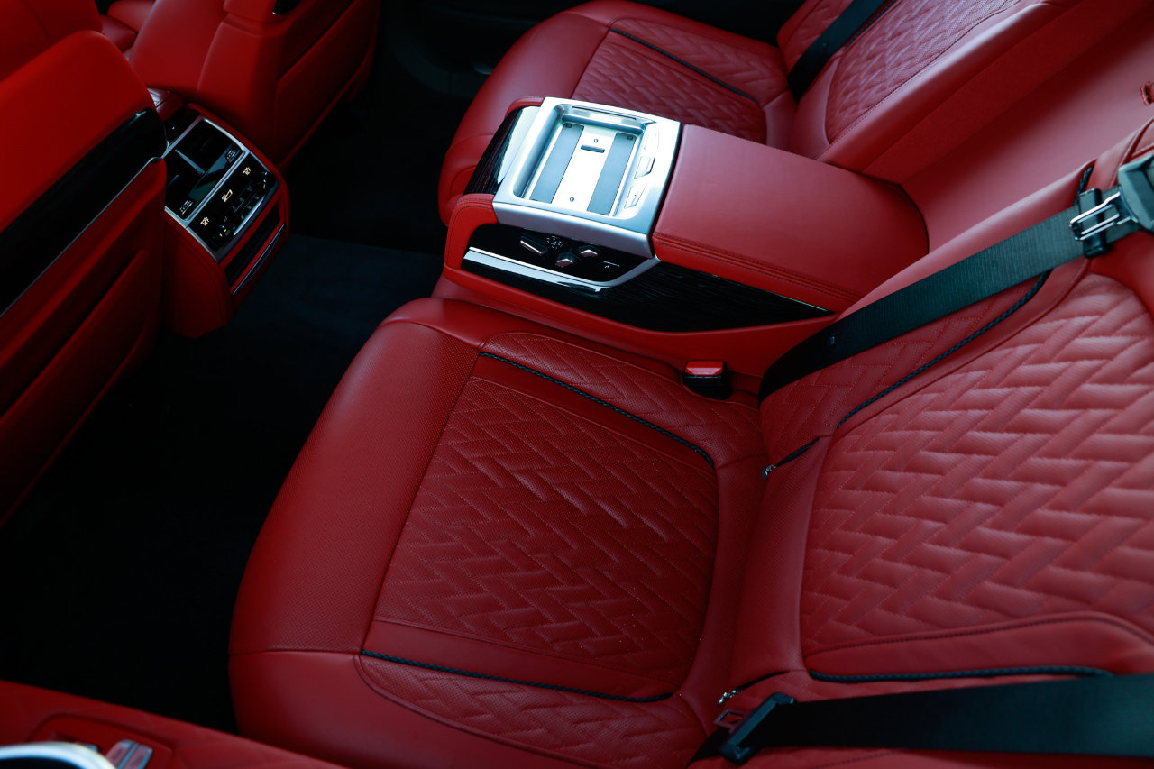 Used 2021 BMW 750i xDrive w/ Luxury Rear Seating Package image 12