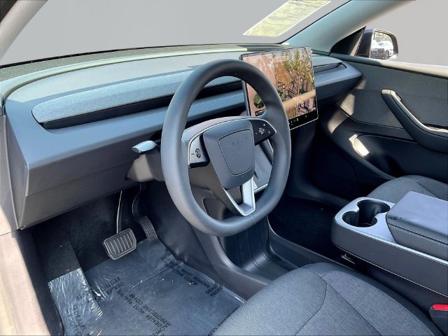 Used 2026 Tesla Model Y 2WD image 18