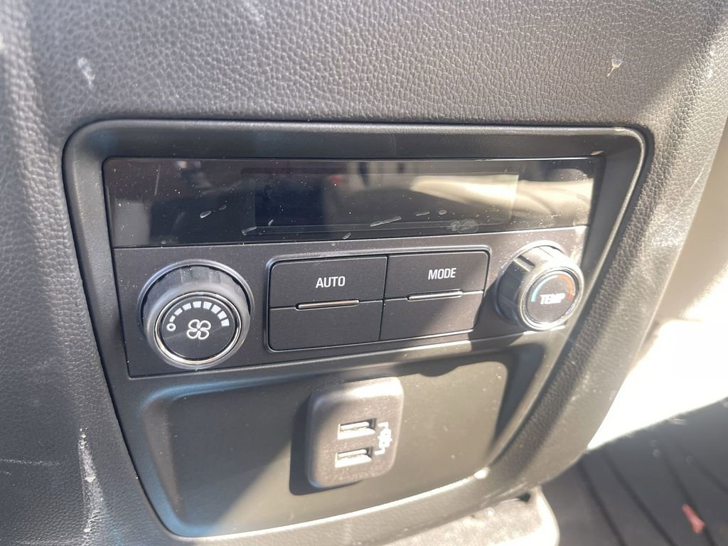 Used 2024 Buick Enclave Essence w/ Technology Package image 38