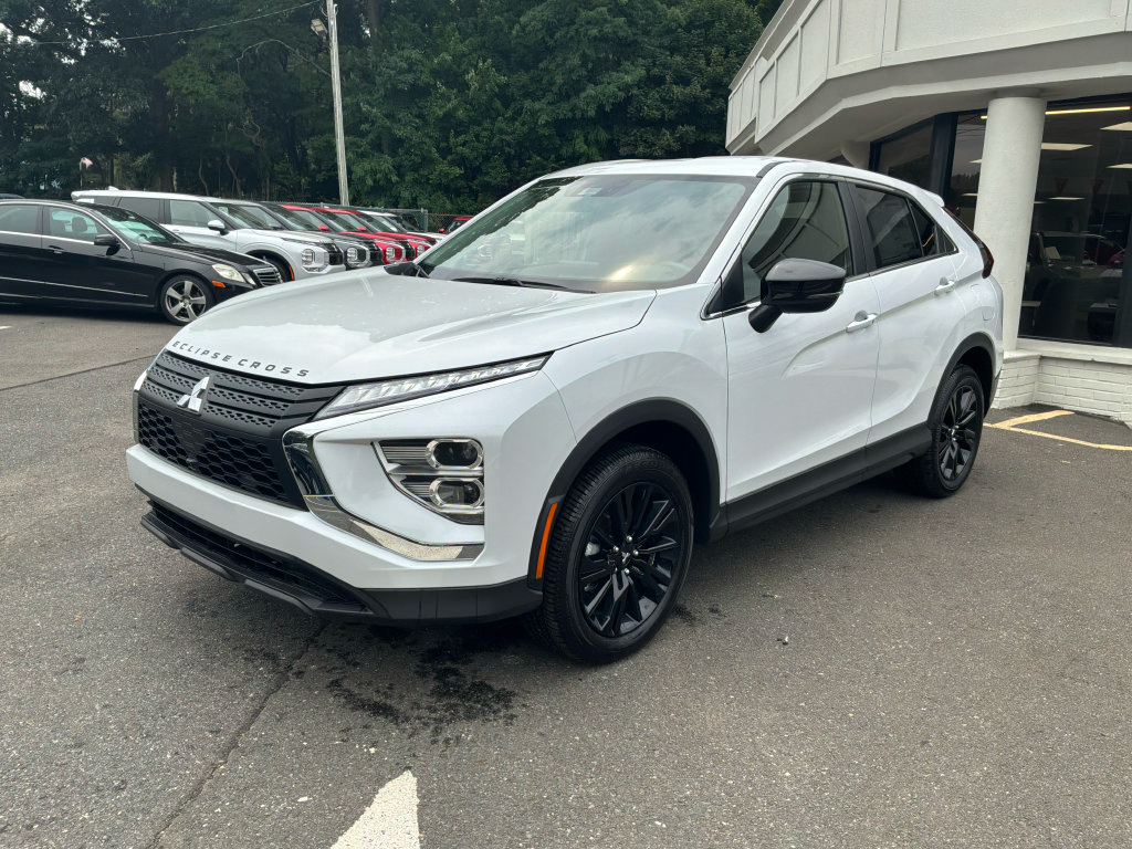 New 2025 Mitsubishi Eclipse Cross LE AWD/4WD image 3