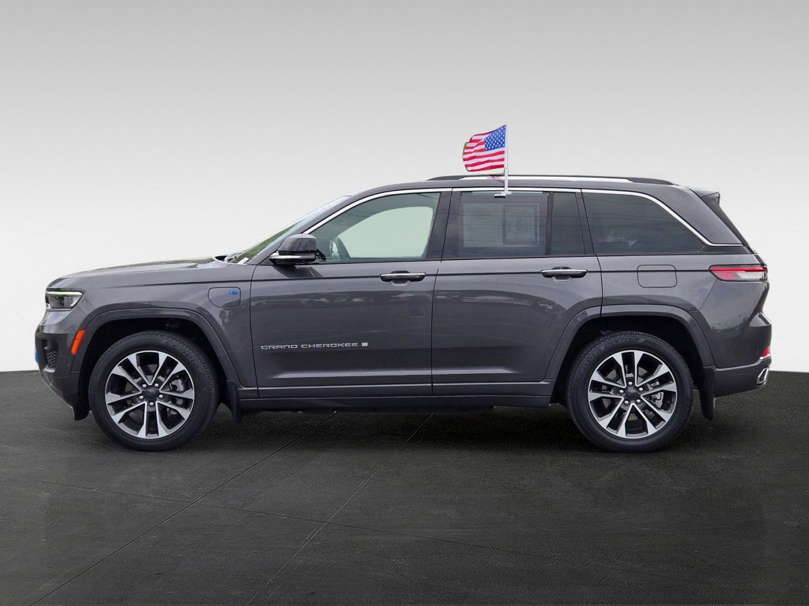 Used 2022 Jeep Grand Cherokee Overland w/ Advanced Protech Group III AWD/4WD image 7