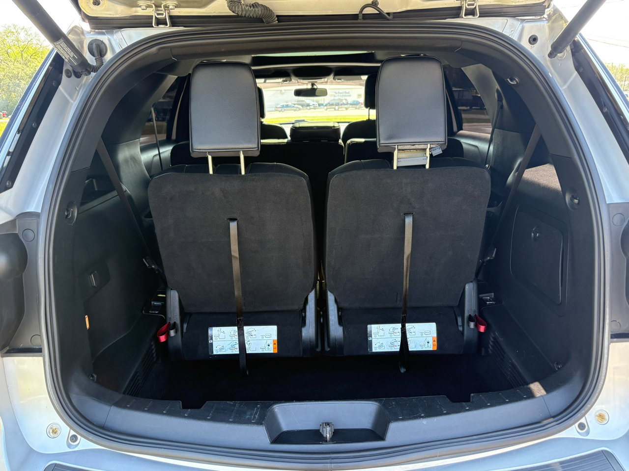 Used 2019 Ford Explorer XLT w/ Equipment Group 202A image 4