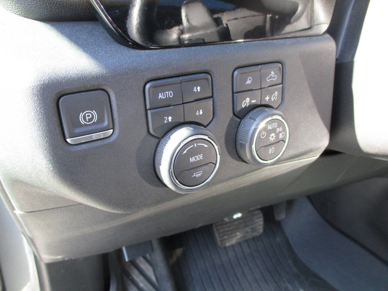 Used 2023 Chevrolet Silverado 1500 LTZ image 20