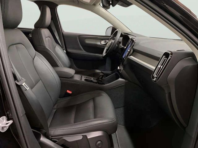 Used 2025 Volvo XC40 B5 Core image 65