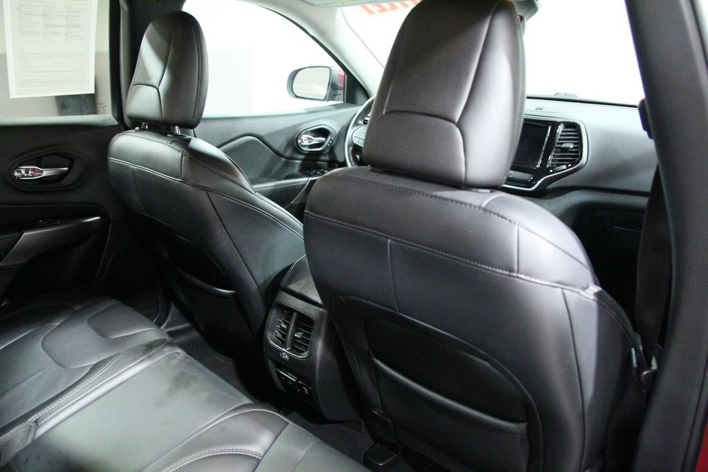 Used 2019 Jeep Cherokee Limited AWD/4WD image 23