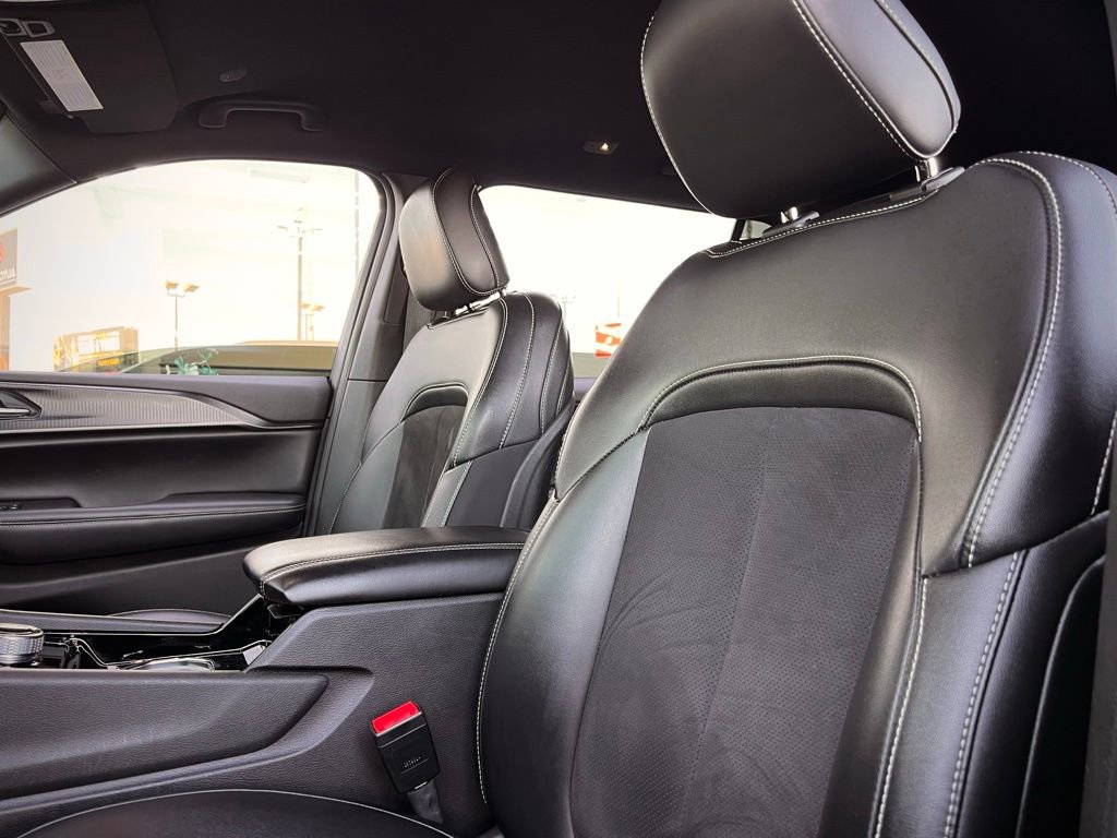 Used 2023 Jeep Grand Cherokee L Laredo image 39