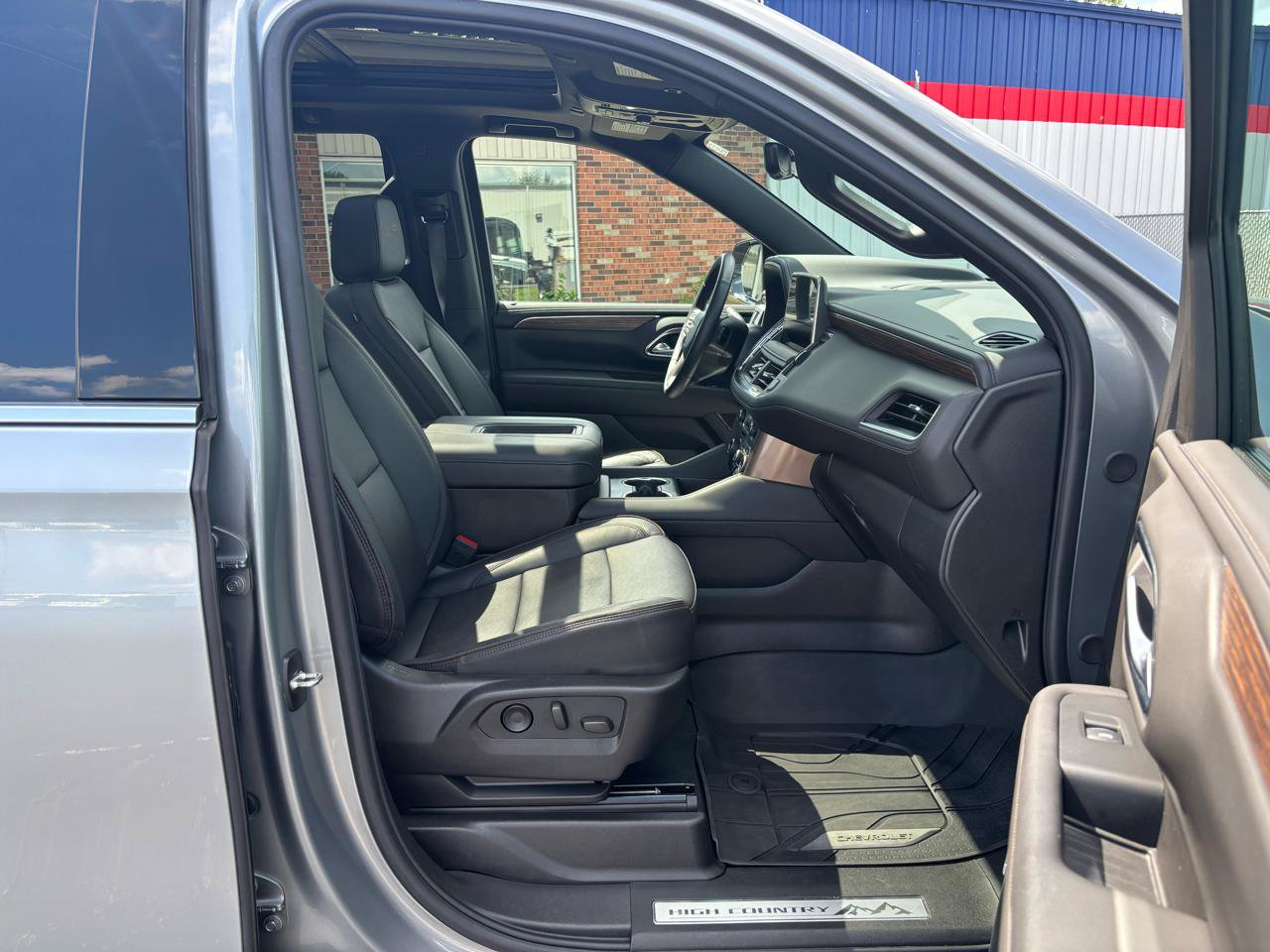 Used 2024 Chevrolet Tahoe High Country w/ Premium Package AWD/4WD image 16