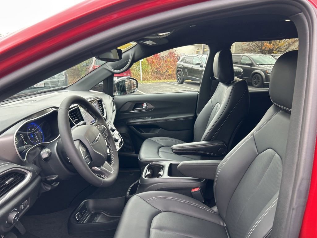 New 2026 Chrysler Pacifica Select image 43