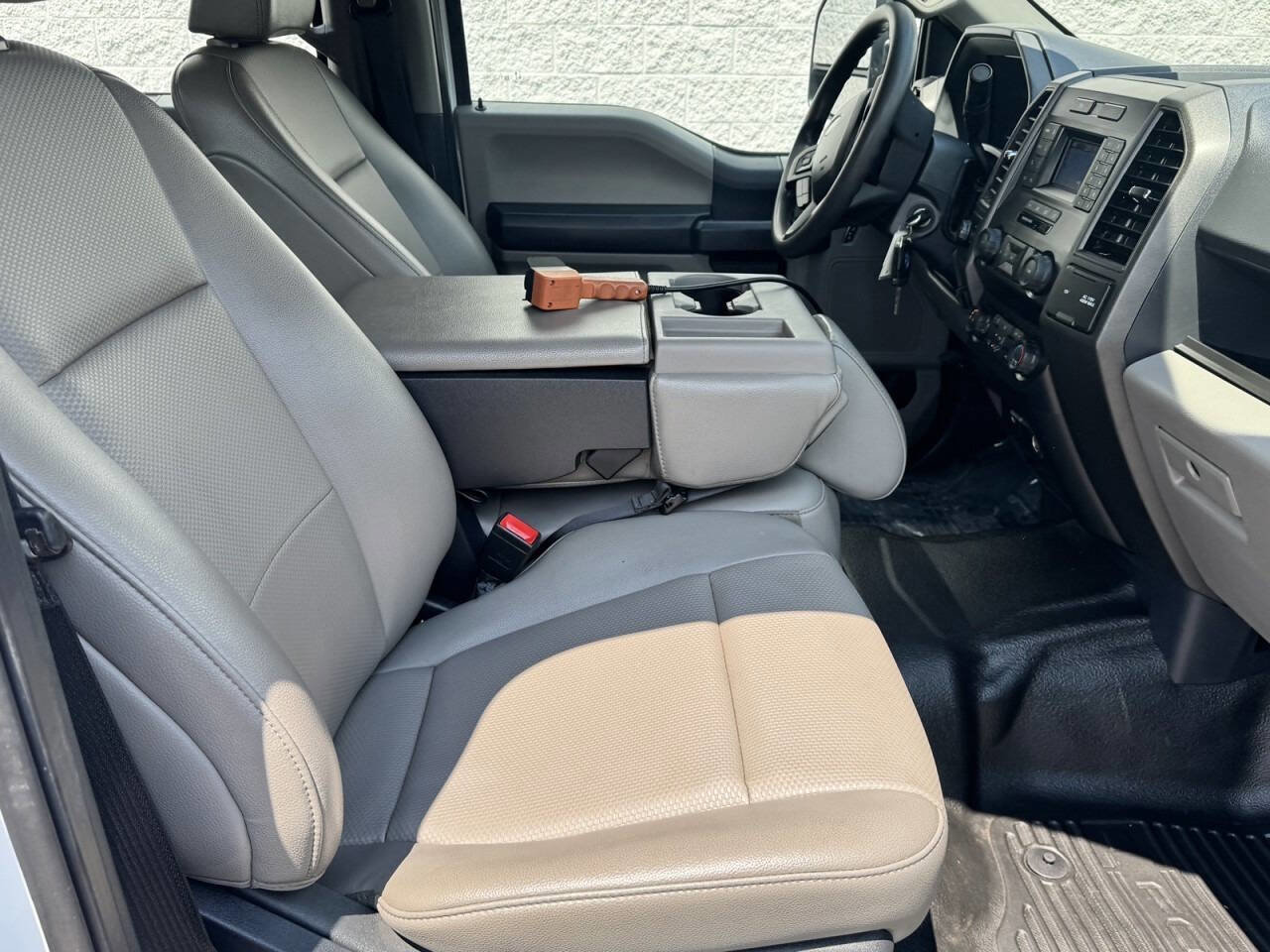 Used 2022 Ford F550 4x4 Crew Cab Super Duty w/ Power Equipment Group image 9