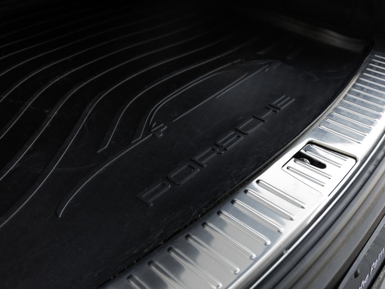 Certified 2025 Porsche Cayenne AWD/4WD image 29