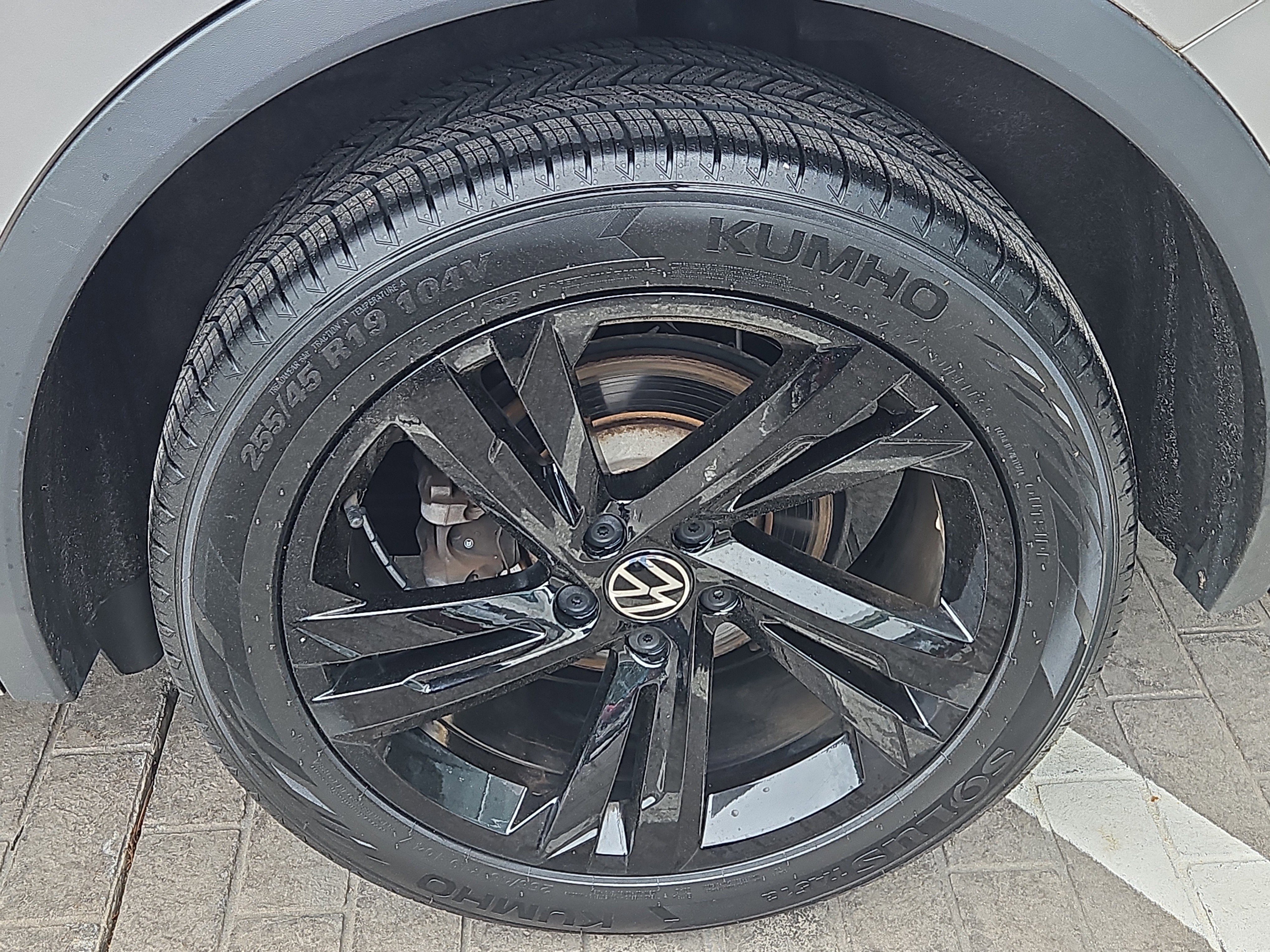 Certified 2023 Volkswagen Tiguan SE R-Line AWD/4WD image 26