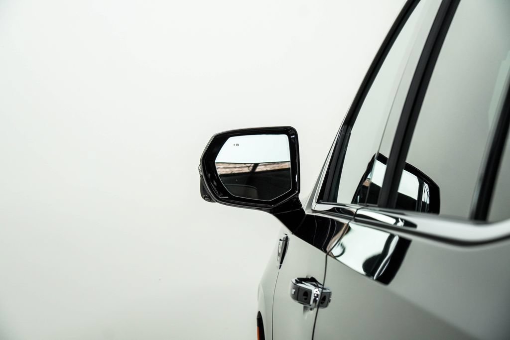 Used 2023 GMC Yukon Denali Ultimate AWD/4WD image 13
