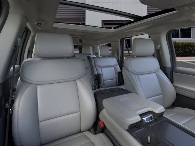 New 2025 Ford Expedition Active image 10