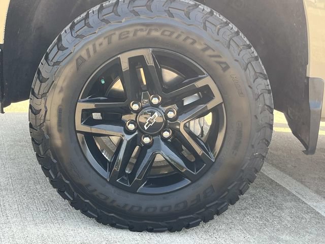 Used 2023 Chevrolet Silverado 1500 LT Trail Boss w/ LPO, Dark Essentials Package AWD/4WD image 5