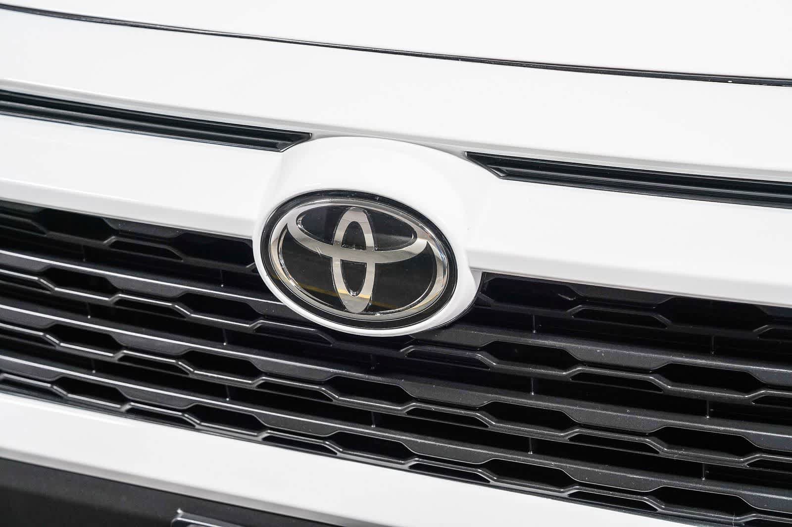 Certified 2023 Toyota RAV4 XLE w/ Convenience Package FWD image 9