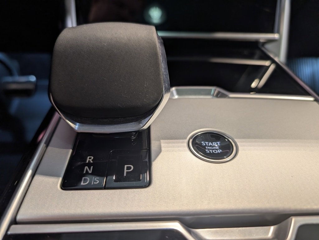 Used 2024 Land Rover Range Rover Long Wheelbase SE image 23