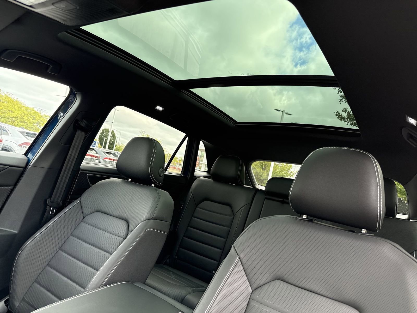 New 2026 Volkswagen Atlas Cross Sport SEL R-Line image 23