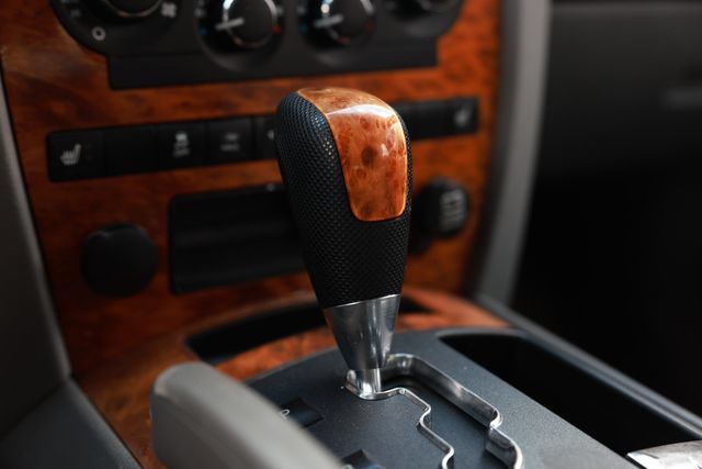 Used 2006 Jeep Grand Cherokee Overland w/ Skid Plate Group AWD/4WD image 43