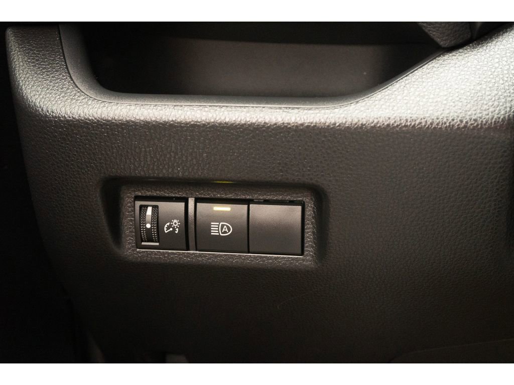 Used 2022 Toyota RAV4 LE image 29