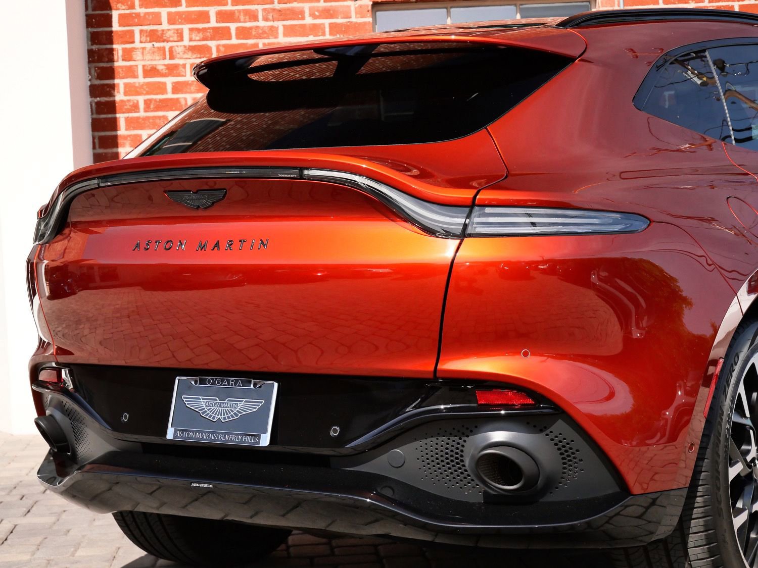 Used 2021 Aston Martin DBX AWD/4WD image 8