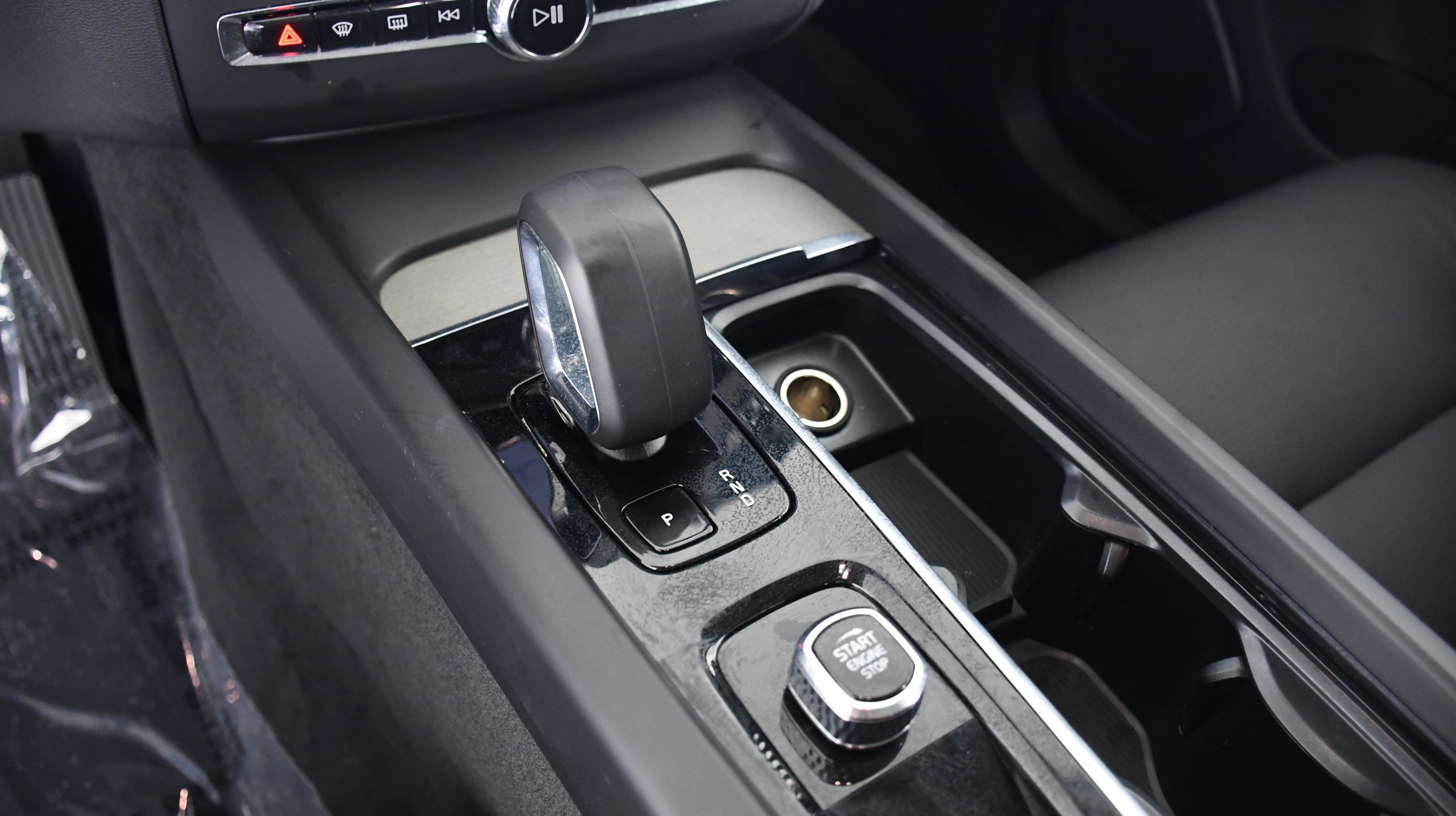 Used 2025 Volvo XC60 B5 Plus image 17