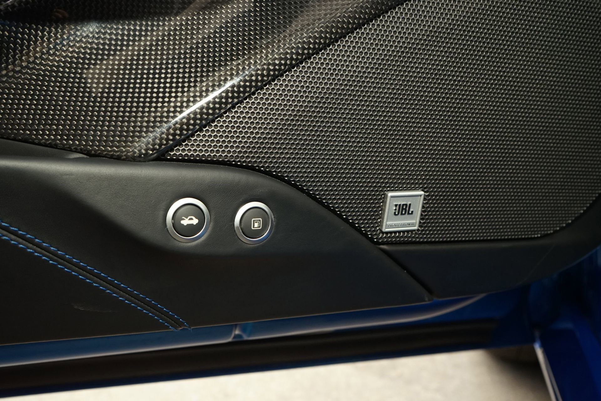 Used 2017 Ferrari 488 Spider image 25