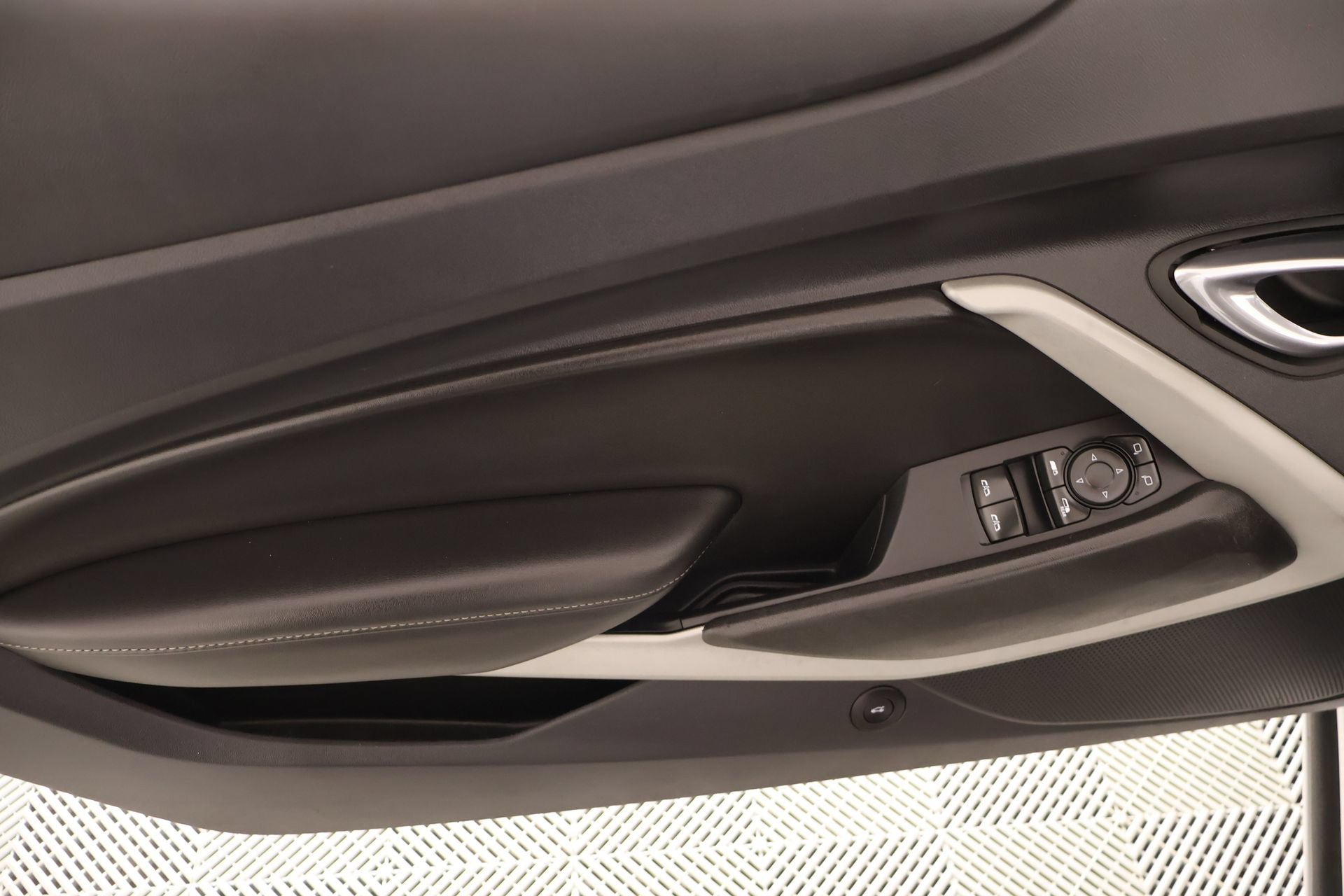 Used 2023 Chevrolet Camaro LT RWD image 13