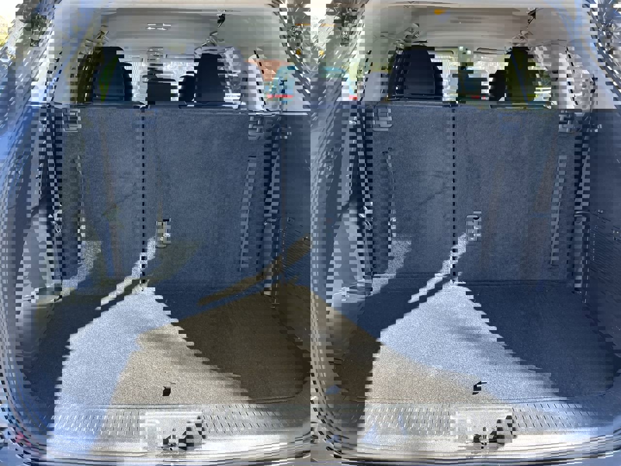 Used 2024 Toyota Highlander LE AWD/4WD image 34