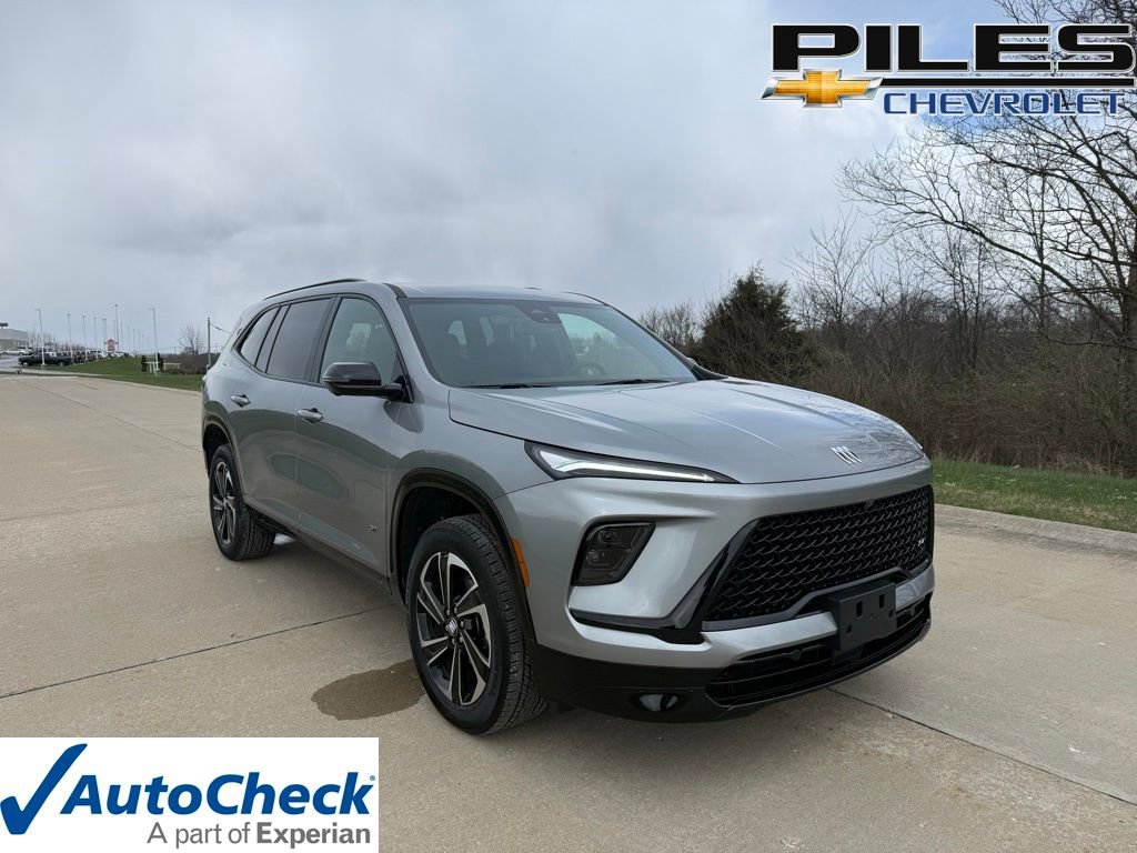 Used 2025 Buick Enclave Sport Touring image 1