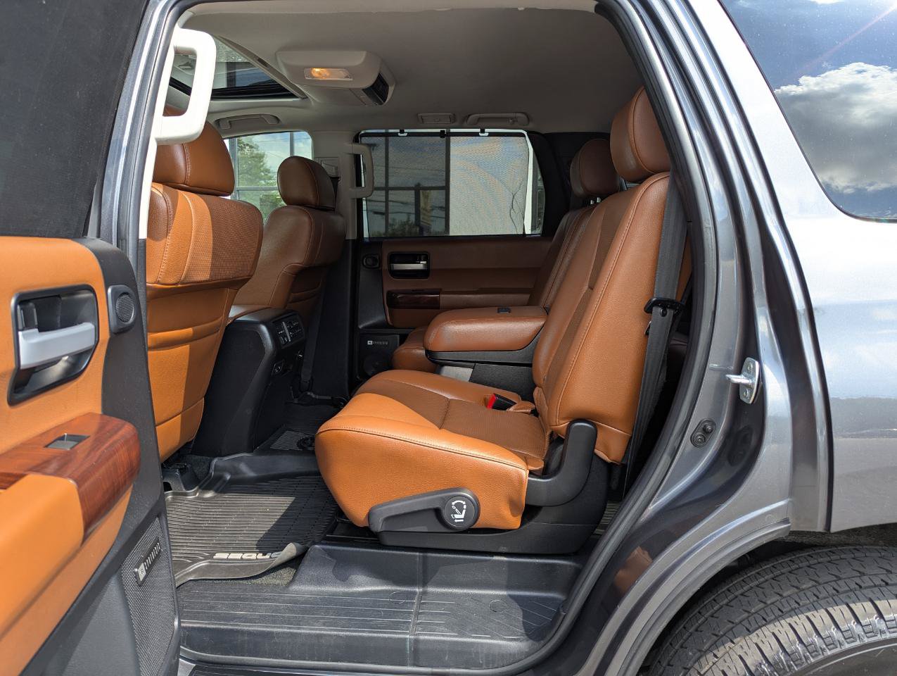 Used 2017 Toyota Sequoia Platinum AWD/4WD image 39