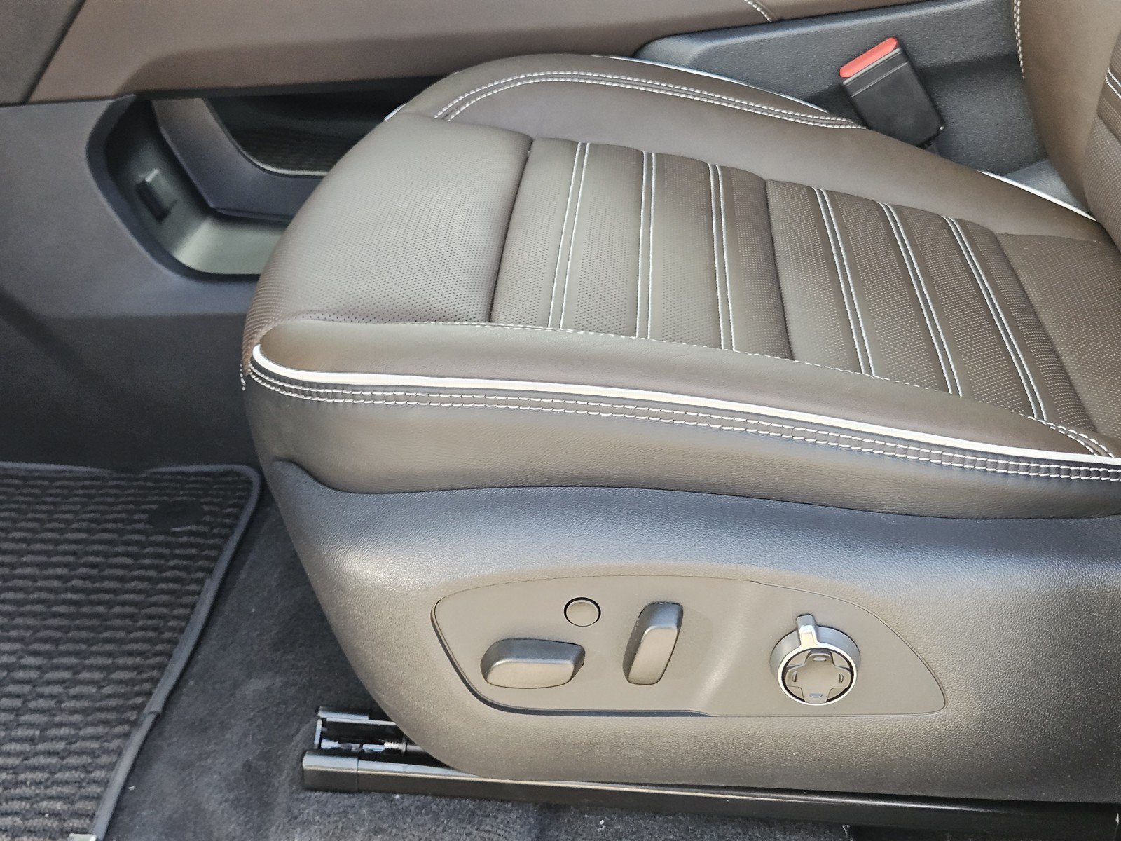 New 2027 GMC Acadia Denali Ultimate FWD image 17